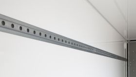 Festeskinner, høyre vegg